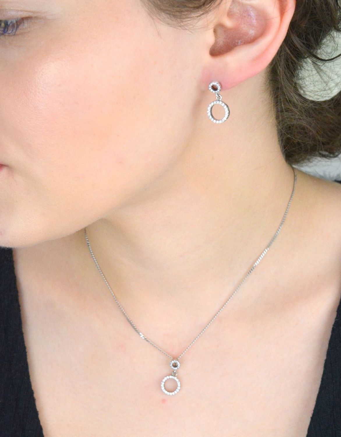 Kolczyki srebrne próba 925 dwa kółeczka wiszące w cyrkonie K 2751.jpg